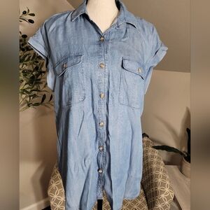 Staccato Soft Cap Short Sleeve Chambray Light Wash Button Down Shirt Small